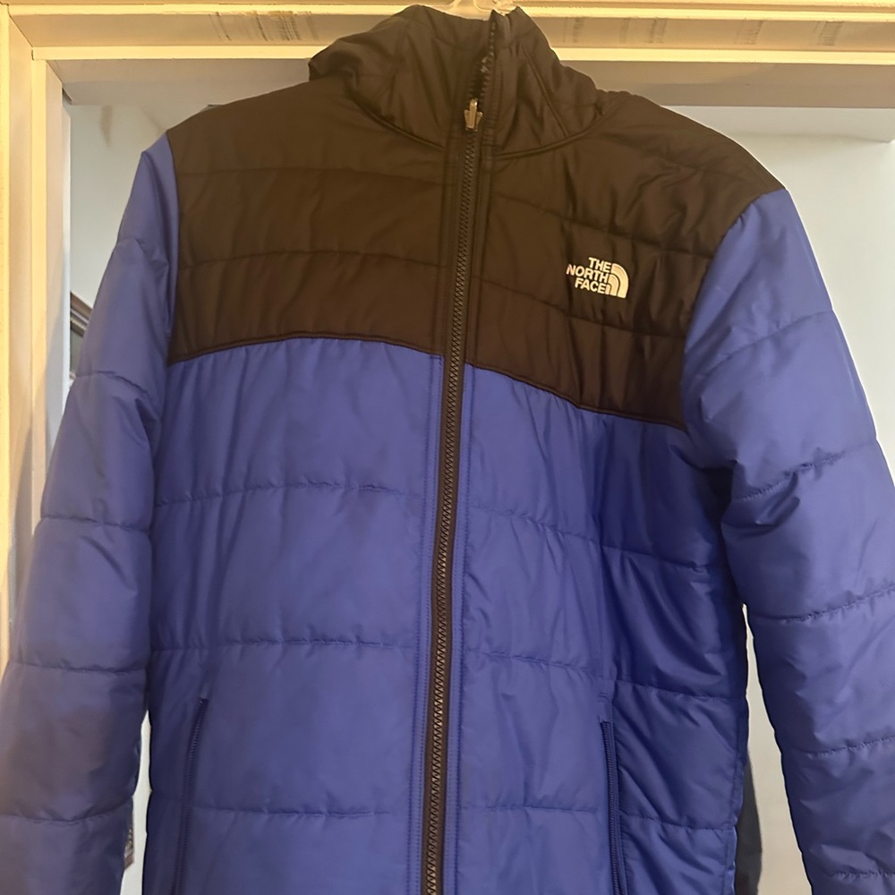 Big boys north face winter puffer reversible winter jacket with hood.
